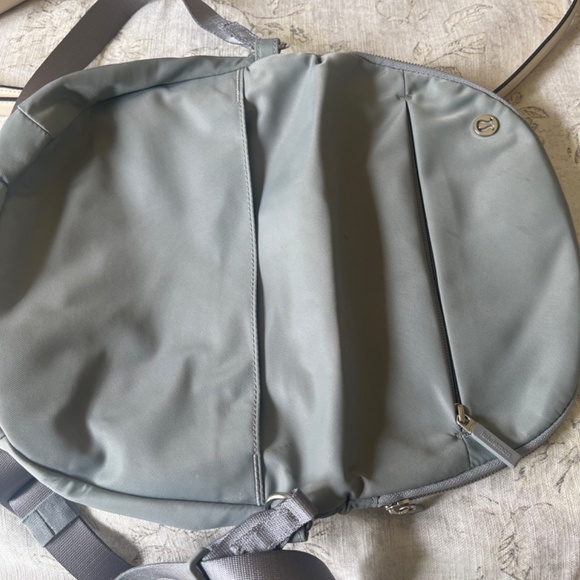 Lululemon - Picture 3 of 3